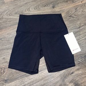 Lululemon NWT Align Black 6” Shorts Size 6